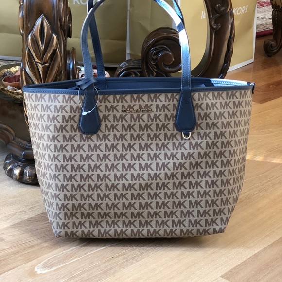 Michael Kors large candy reversible tote signature - Picture 3 of 8
